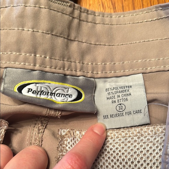 Men's Black and Beige Golf Shorts - Picture 3 of 4